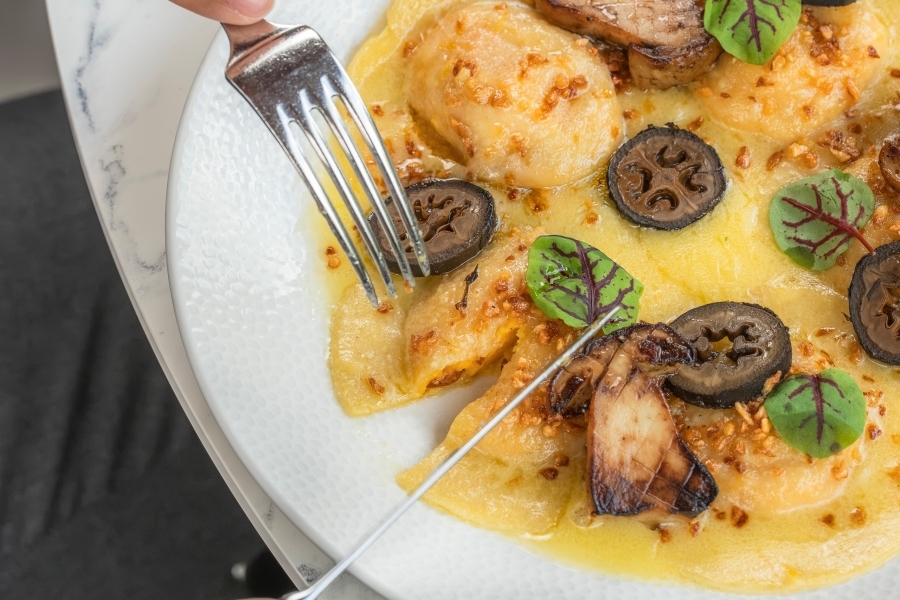 Royal-Garden-Hotel-London-Origin-Kensington-Pumpkin-Ravioli-Montgomerys-Cheddar-Cep-Mushrooms-Pickled-Walnut-Jerusalem-Artichoke-Crumb-05