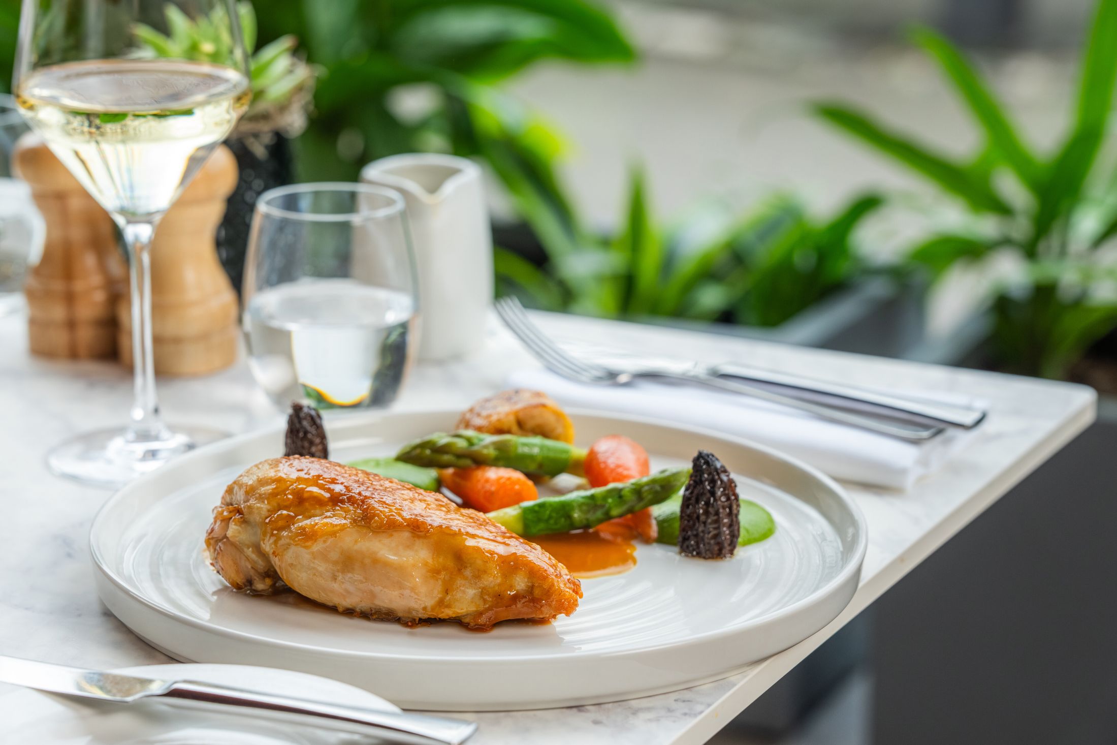 Royal-Garden-Hotel-London-Origin-Kensington-Cotswold-White-Chicken-Asparagus-Heritage-Carrot-03